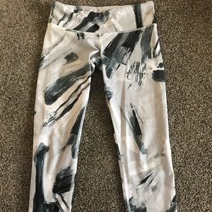 Alo yoga leggings, fun prints!!